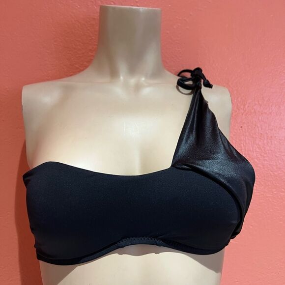 BEACH BUNNY CHANEL WRAP BRALETTE!! - Picture 8 of 11